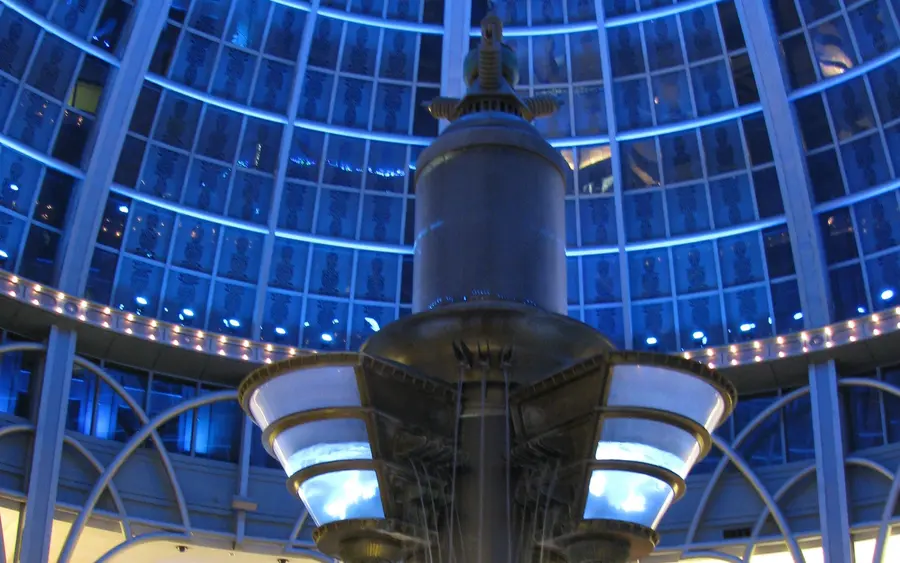 Glass dome and fountain column of the Fallsview Galleria